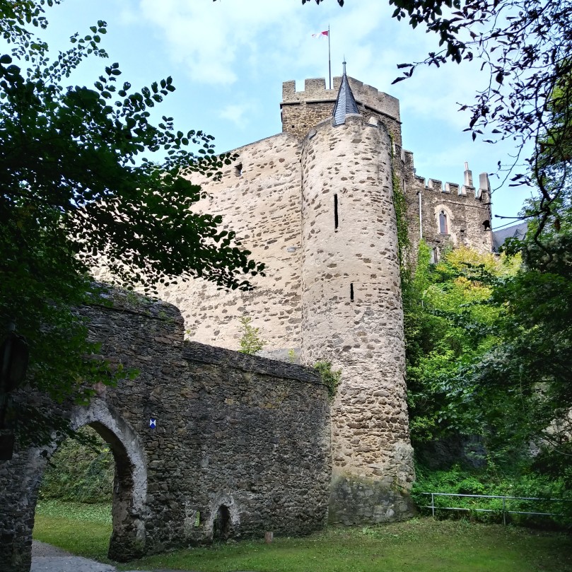 Зовнішня стіна замку Ланек